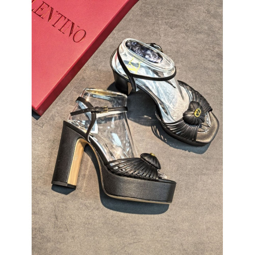 Босоножки Valentino черного цвета