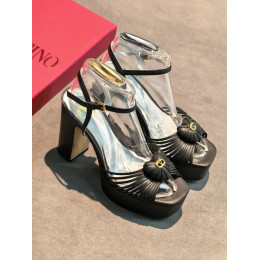 Босоножки Valentino черного цвета