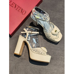 Босоножки Valentino бежевого цвета