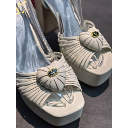 Босоножки Valentino бежевого цвета