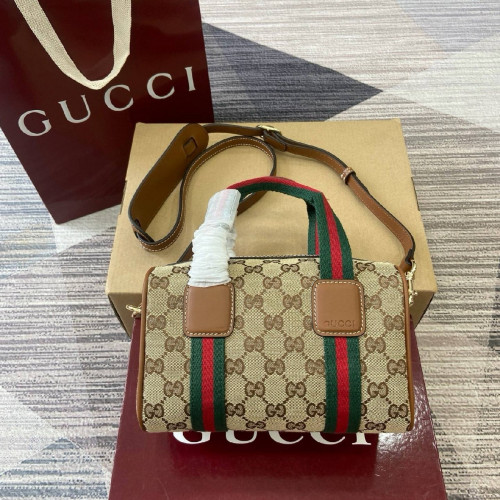 Сумка Gucci бежевого цвета