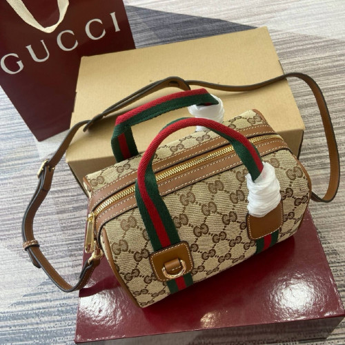 Сумка Gucci бежевого цвета