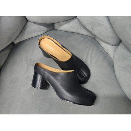 Мюли Maison Margiela черного цвета