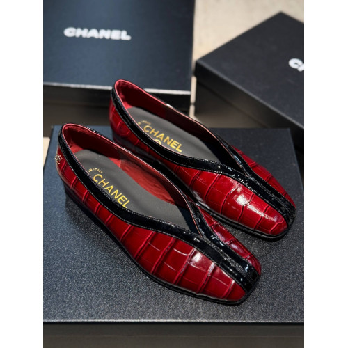 Балетки Chanel красного цвета