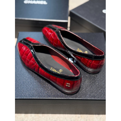 Балетки Chanel красного цвета
