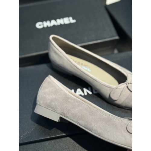 Балетки Chanel серого цвета