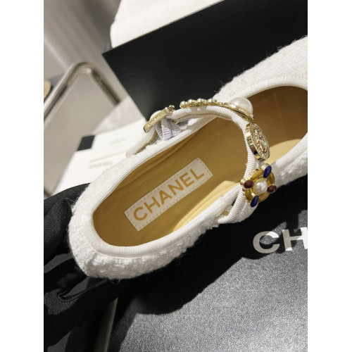 Балетки Chanel белого цвета
