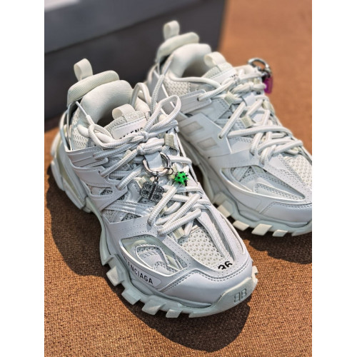 Кроссовки Balenciaga белого цвета