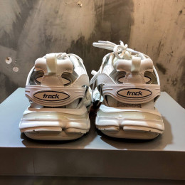 Кроссовки Balenciaga бежевого цвета
