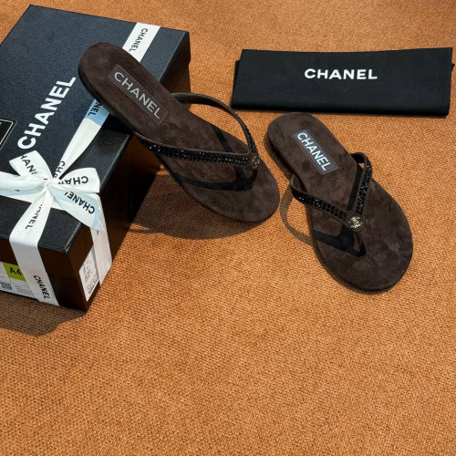 Шлепанцы Chanel коричневого цвета