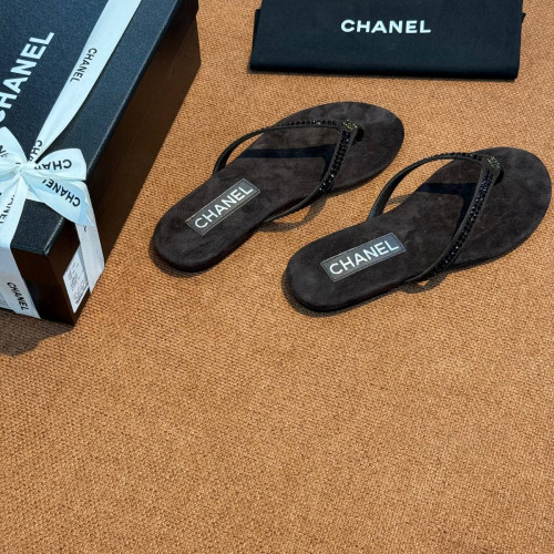 Шлепанцы Chanel коричневого цвета