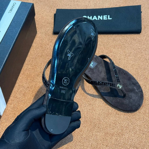 Шлепанцы Chanel коричневого цвета