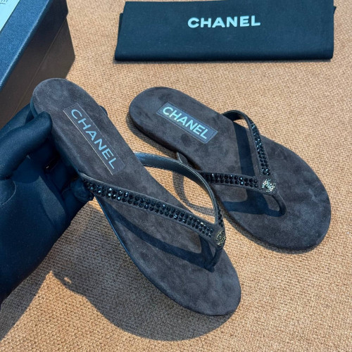 Шлепанцы Chanel коричневого цвета