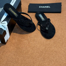 Шлепанцы Chanel черного цвета