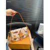 Сумка Louis Vuitton бежевого цвета