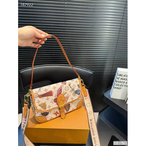 Сумка Louis Vuitton бежевого цвета