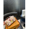 Сумка Louis Vuitton бежевого цвета