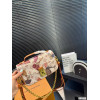 Сумка Louis Vuitton бежевого цвета