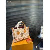 Сумка Louis Vuitton бежевого цвета