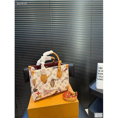 Сумка Louis Vuitton бежевого цвета
