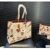 Сумка Louis Vuitton бежевого цвета