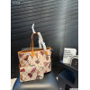 Сумка Louis Vuitton бежевого цвета