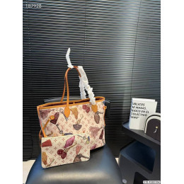 Сумка Louis Vuitton бежевого цвета
