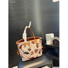Сумка Louis Vuitton бежевого цвета