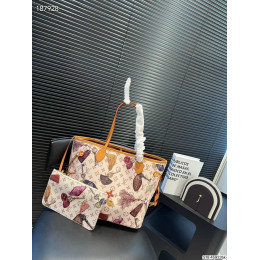 Сумка Louis Vuitton бежевого цвета