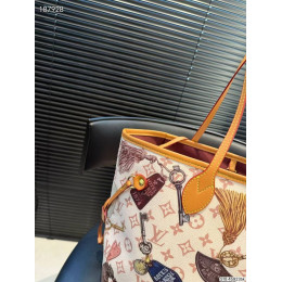 Сумка Louis Vuitton бежевого цвета