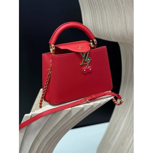 Сумка Louis Vuitton красного цвета