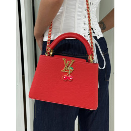 Сумка Louis Vuitton красного цвета