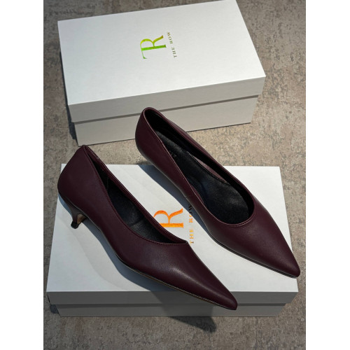 Туфли The Row бордового цвета