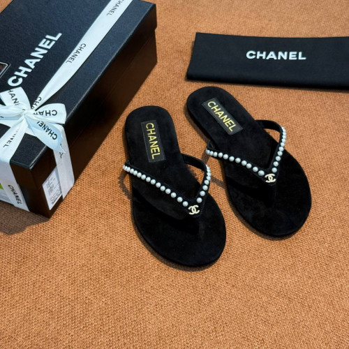 Шлепанцы Chanel черного цвета