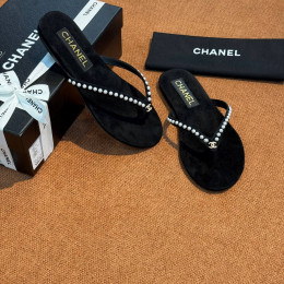 Шлепанцы Chanel черного цвета