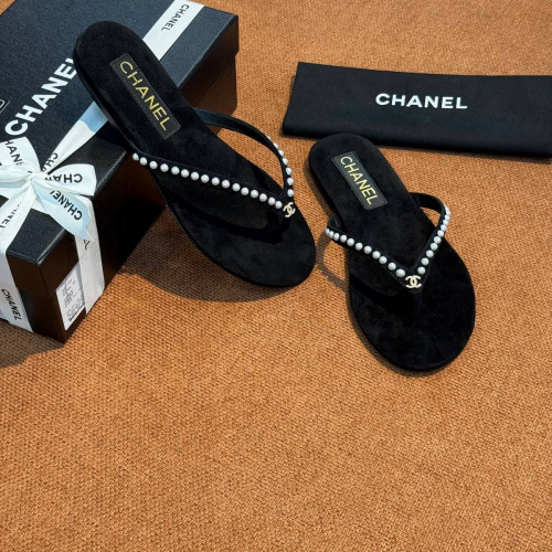 Шлепанцы Chanel черного цвета