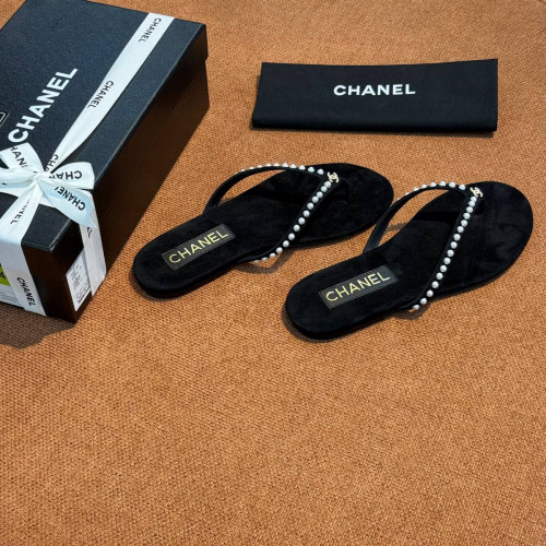 Шлепанцы Chanel черного цвета
