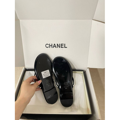 Шлепанцы Chanel черного цвета