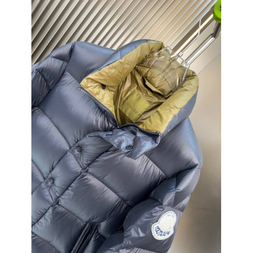 Пуховик Moncler