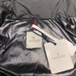 Пуховик Moncler