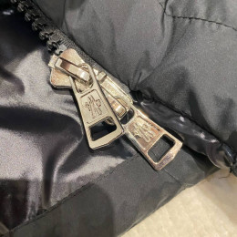 Пуховик Moncler