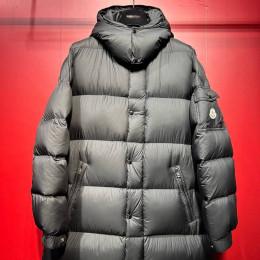 Пуховик Moncler