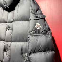 Пуховик Moncler