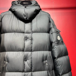 Пуховик Moncler