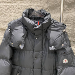 Пуховик Moncler