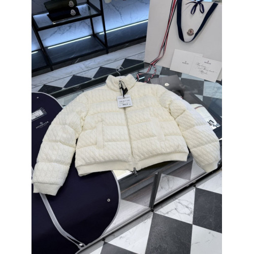 Пуховик Moncler