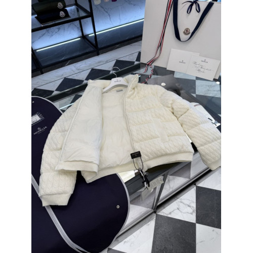 Пуховик Moncler