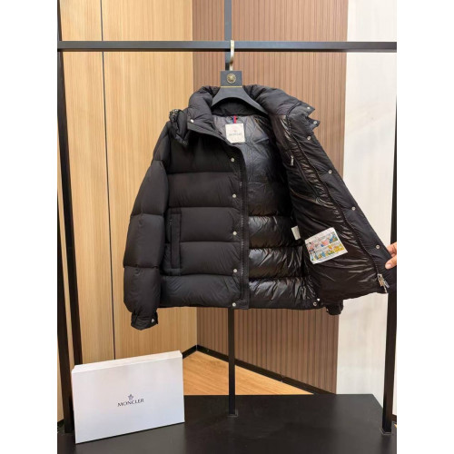 Пуховик Moncler